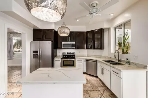 Kitchen - 4331 E Redwood Ln, Phoenix, AZ 85048 photo 5 of 6