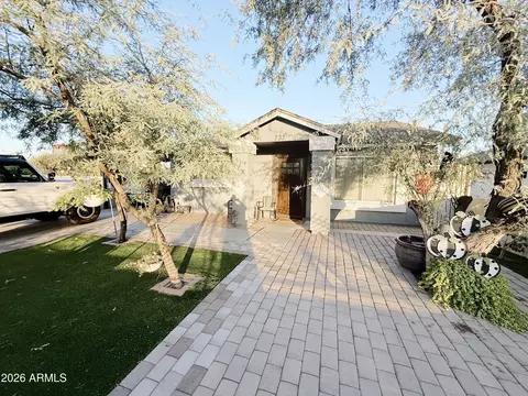 737 S 1st St, Phoenix, AZ 85004