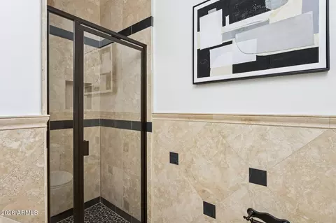 Bath - 3346 N 34th St, Phoenix, AZ 85018 photo 1 of 5