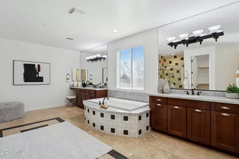 Bath - 3346 N 34th St, Phoenix, AZ 85018 photo 2 of 5