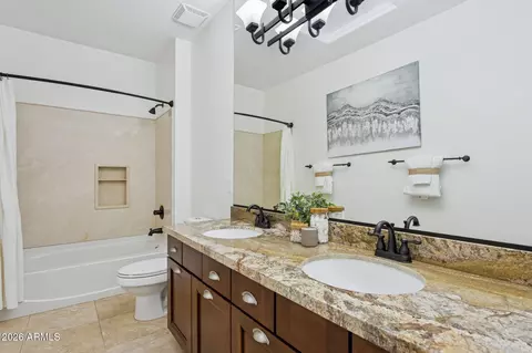 Bath - 3346 N 34th St, Phoenix, AZ 85018 photo 4 of 5