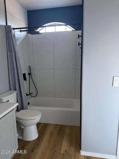 Bath - 2863 E Pinchot Ave, Phoenix, AZ 85016 photo 3 of 4