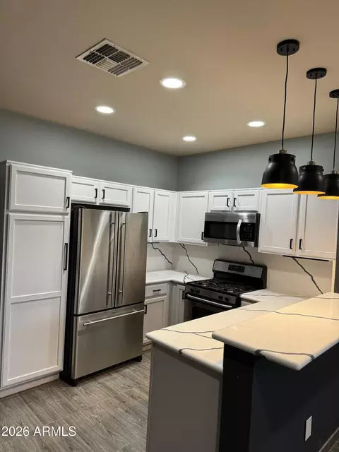 Kitchen - 2863 E Pinchot Ave, Phoenix, AZ 85016 photo 2 of 3