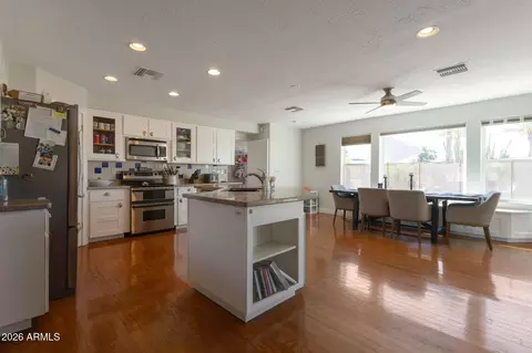 Kitchen - 4546 N 34th Pl, Phoenix, AZ 85018 photo 1 of 2