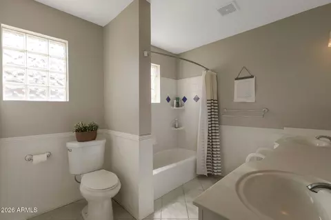Bath - 4546 N 34th Pl, Phoenix, AZ 85018 photo 3 of 3