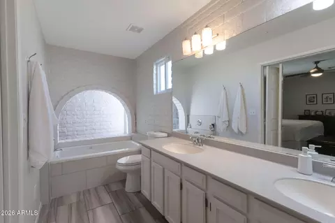 Bath - 4546 N 34th Pl, Phoenix, AZ 85018 photo 1 of 3
