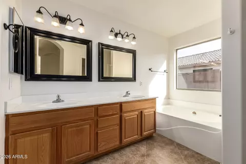 Bath - 5413 W Bryce Ln, Glendale, AZ 85301 photo 1 of 3