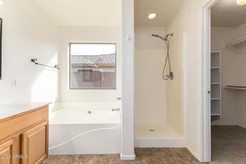 Bath - 5413 W Bryce Ln, Glendale, AZ 85301 photo 2 of 3
