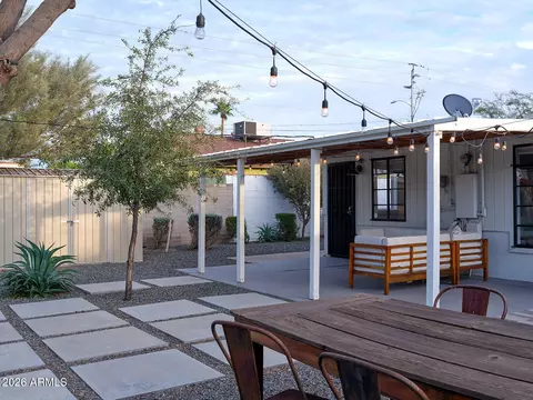Exterior - 1442 E Palm Ln, Phoenix, AZ 85006 photo 5 of 7