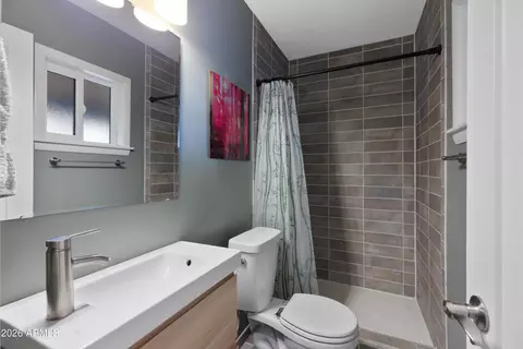 Bath - 1019 E Cheryl Dr, Phoenix, AZ 85020 photo 1 of 4