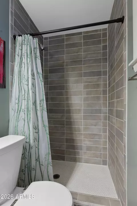 Bath - 1019 E Cheryl Dr, Phoenix, AZ 85020 photo 2 of 4