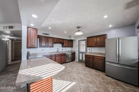 93 S 95th St, Chandler, AZ 85224