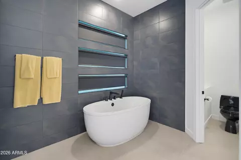 Bath - 3350 E Highline Canal Rd, Phoenix, AZ 85042 photo 4 of 5