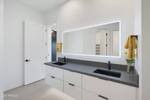Bath - 3350 E Highline Canal Rd, Phoenix, AZ 85042 photo 2 of 7