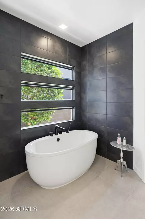 Bath - 3350 E Highline Canal Rd, Phoenix, AZ 85042 photo 3 of 6