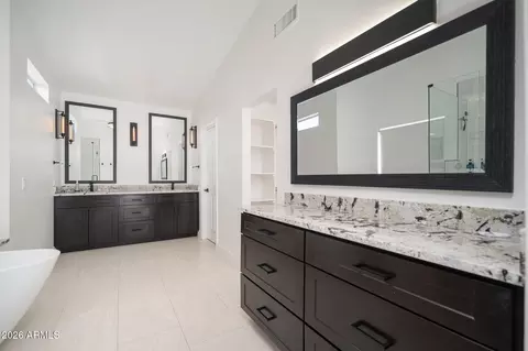 Bath - 4601 Everett Dr, Phoenix, AZ 85032 photo 1 of 4