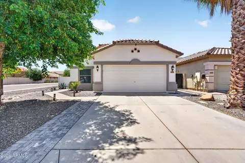 697 W Oak Tree Ln, San Tan Valley, AZ 85143