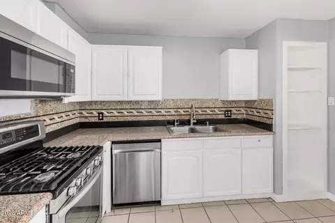 3044 N 80th Ln, Phoenix, AZ 85033 photo 9