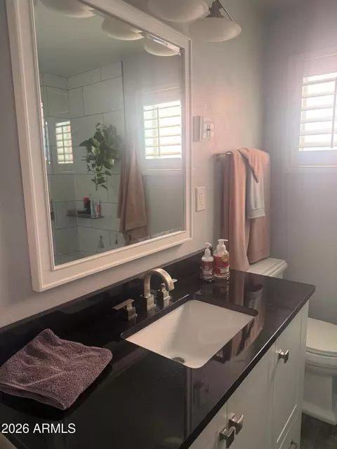 Bath - 126 E Coronado Rd #17, Phoenix, AZ 85004 photo 1 of 4