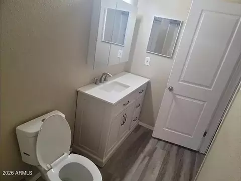 Bath - 2831 E Mobile Ln, Phoenix, AZ 85040 photo 3 of 6