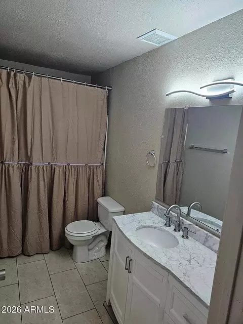 Bath - 2831 E Mobile Ln, Phoenix, AZ 85040 photo 6 of 6