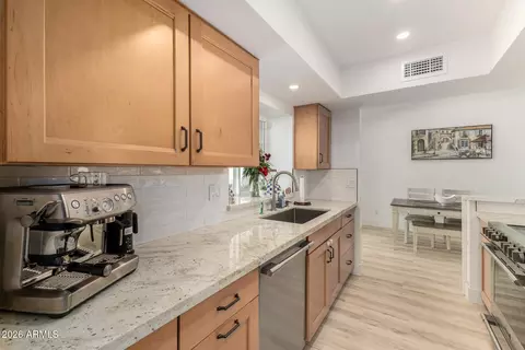 Kitchen - 3318 E Taro Ln, Phoenix, AZ 85050 photo 4 of 4