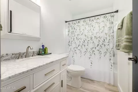 Bath - 3318 E Taro Ln, Phoenix, AZ 85050 photo 2 of 2
