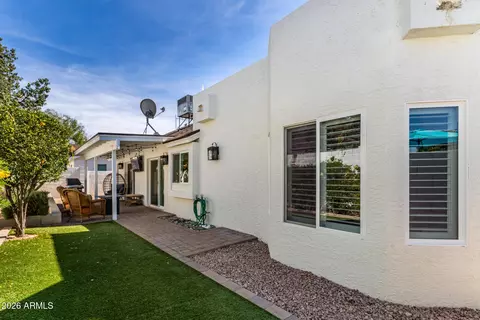 Exterior - 3318 E Taro Ln, Phoenix, AZ 85050 photo 3 of 4