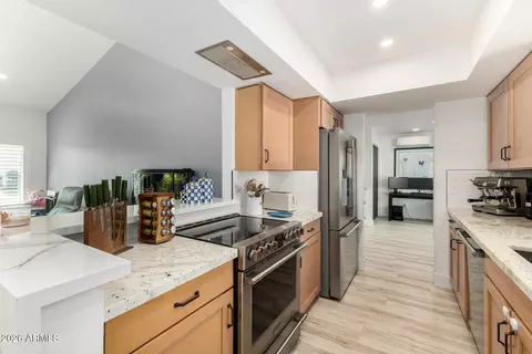 Kitchen - 3318 E Taro Ln, Phoenix, AZ 85050 photo 3 of 4
