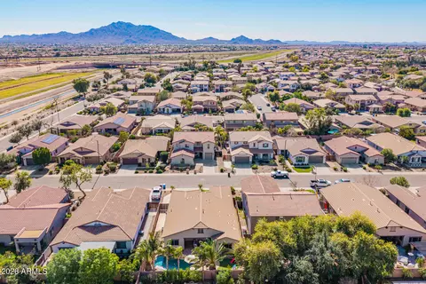 View/Area - 2740 E Rakestraw Ln, Gilbert, AZ 85298 photo 5 of 24