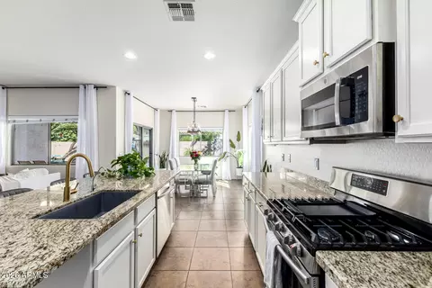 Kitchen - 2740 E Rakestraw Ln, Gilbert, AZ 85298 photo 4 of 4
