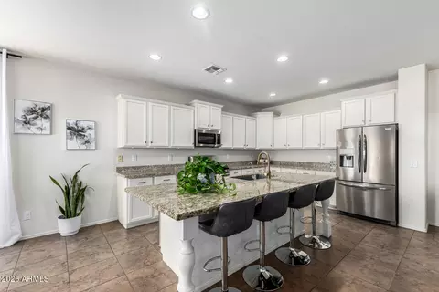 Kitchen - 2740 E Rakestraw Ln, Gilbert, AZ 85298 photo 2 of 4