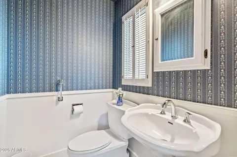 Bath - 102 E Bethany Home Road Rd, Phoenix, AZ 85012 photo 1 of 5