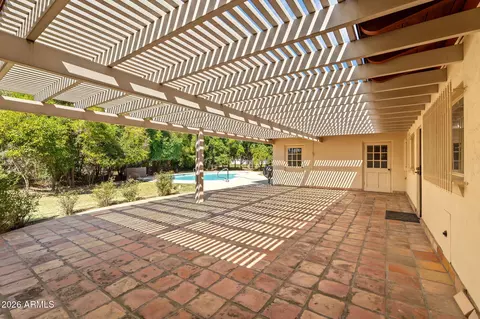 Exterior - 102 E Bethany Home Road Rd, Phoenix, AZ 85012 photo 3 of 7