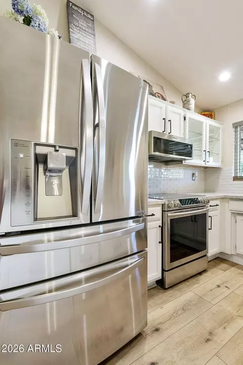 Kitchen - 1044 E Indigo St, Mesa, AZ 85203 photo 5 of 8
