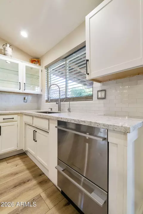 Kitchen - 1044 E Indigo St, Mesa, AZ 85203 photo 3 of 8