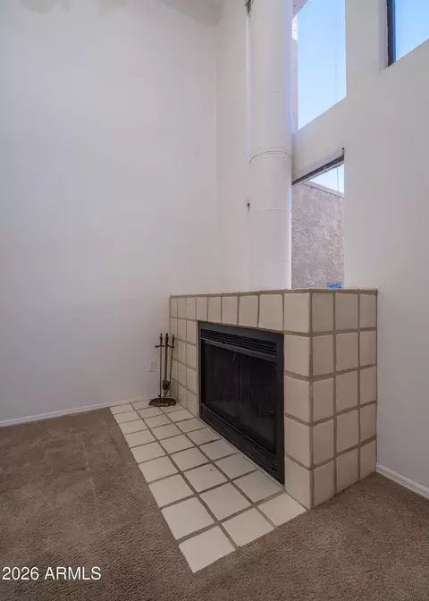 Living - 41 E Betty Elyse Ln, Phoenix, AZ 85022 photo 3 of 3