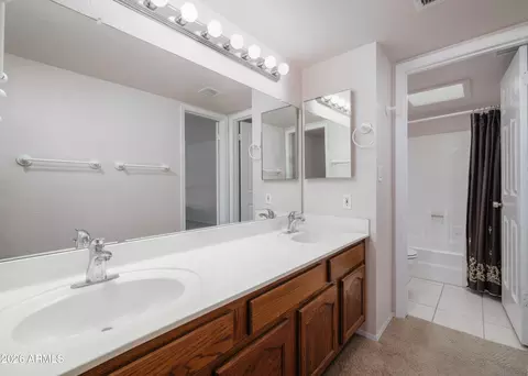 Bath - 41 E Betty Elyse Ln, Phoenix, AZ 85022 photo 3 of 5