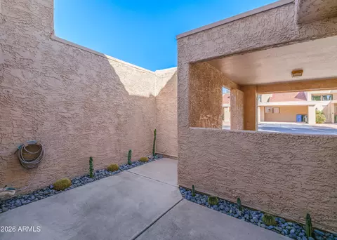Exterior - 41 E Betty Elyse Ln, Phoenix, AZ 85022 photo 5 of 8