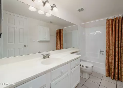 Bath - 41 E Betty Elyse Ln, Phoenix, AZ 85022 photo 1 of 5