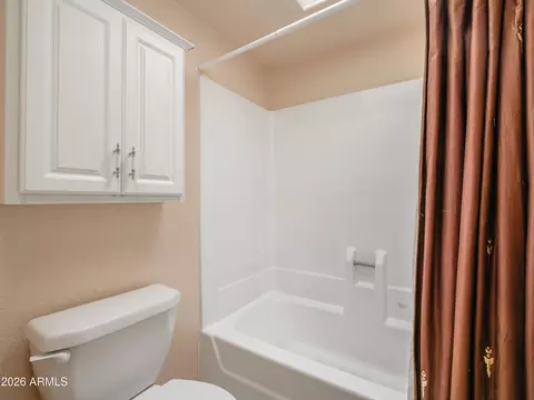 Bath - 41 E Betty Elyse Ln, Phoenix, AZ 85022 photo 5 of 5