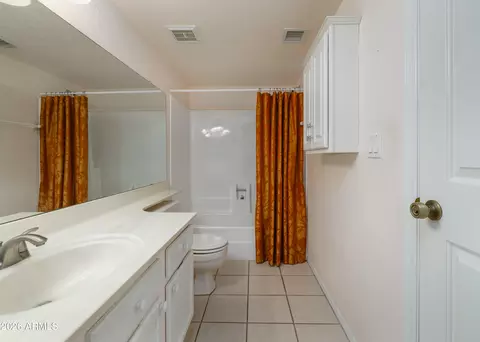 Bath - 41 E Betty Elyse Ln, Phoenix, AZ 85022 photo 2 of 5