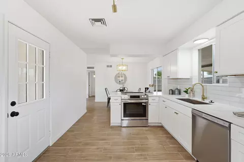 Kitchen - 1427 S Delaware Dr, Apache Junction, AZ 85120 photo 3 of 5