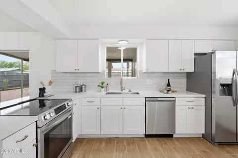 Kitchen - 1427 S Delaware Dr, Apache Junction, AZ 85120 photo 4 of 5