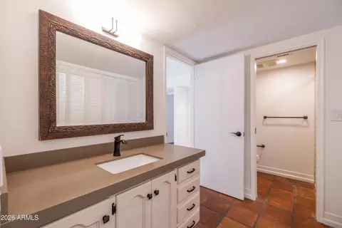 Bath - 1302 E Nicolet Ave, Phoenix, AZ 85020 photo 2 of 3
