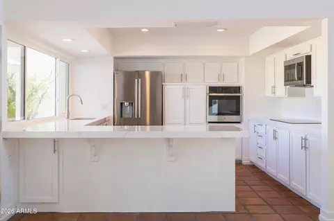 Kitchen - 1302 E Nicolet Ave, Phoenix, AZ 85020 photo 1 of 5