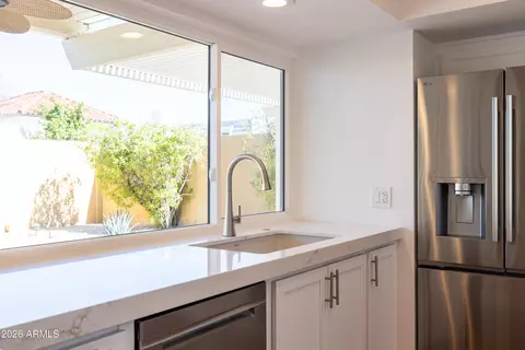 Kitchen - 1302 E Nicolet Ave, Phoenix, AZ 85020 photo 2 of 5