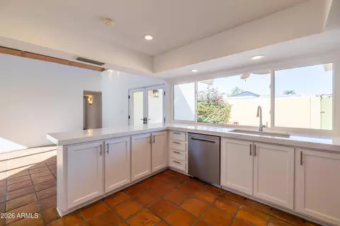 Kitchen - 1302 E Nicolet Ave, Phoenix, AZ 85020 photo 5 of 5