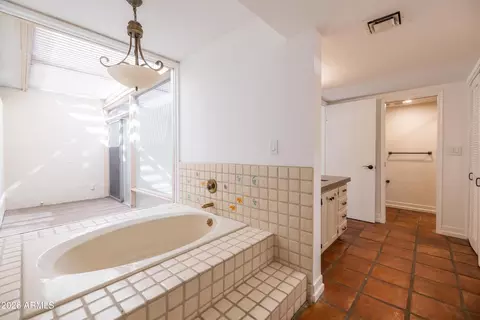 Bath - 1302 E Nicolet Ave, Phoenix, AZ 85020 photo 3 of 3