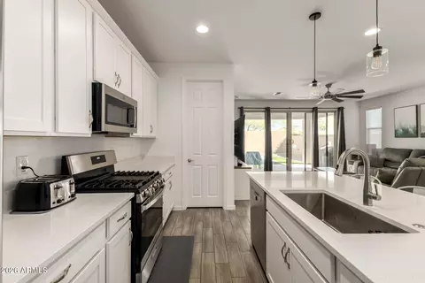Kitchen - 7456 E Olla Ave, Mesa, AZ 85212 photo 2 of 2